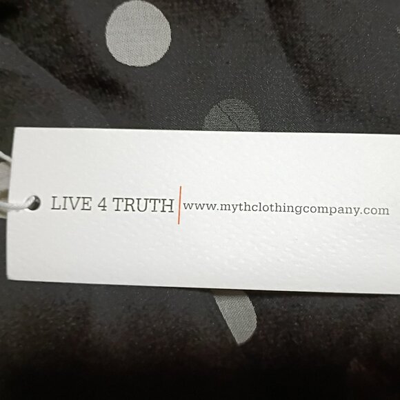 Live 4 Truth Cold Shoulder Top💗💗 Just Posted 🌹💖 - Picture 12 of 14